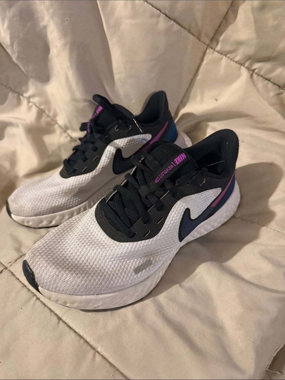 Nike Women’s White, Black & Pink Training Sneakers